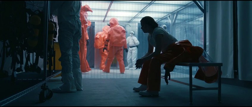 Premier Contact Bande-annonce VF