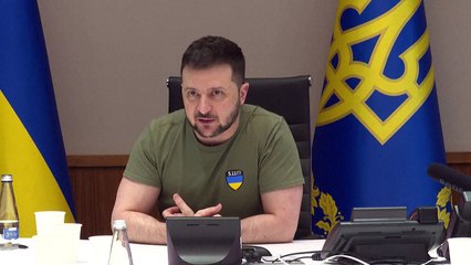 Zelensky appelle le monde à "se préparer" à une possible attaque nucléaire russe