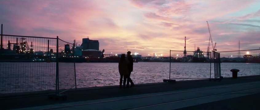 Polina, danser sa vie EXTRAIT Sur le port