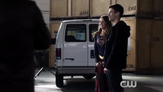 Heroes vs Aliens : le teaser du cross-over avec Flash et Arrow