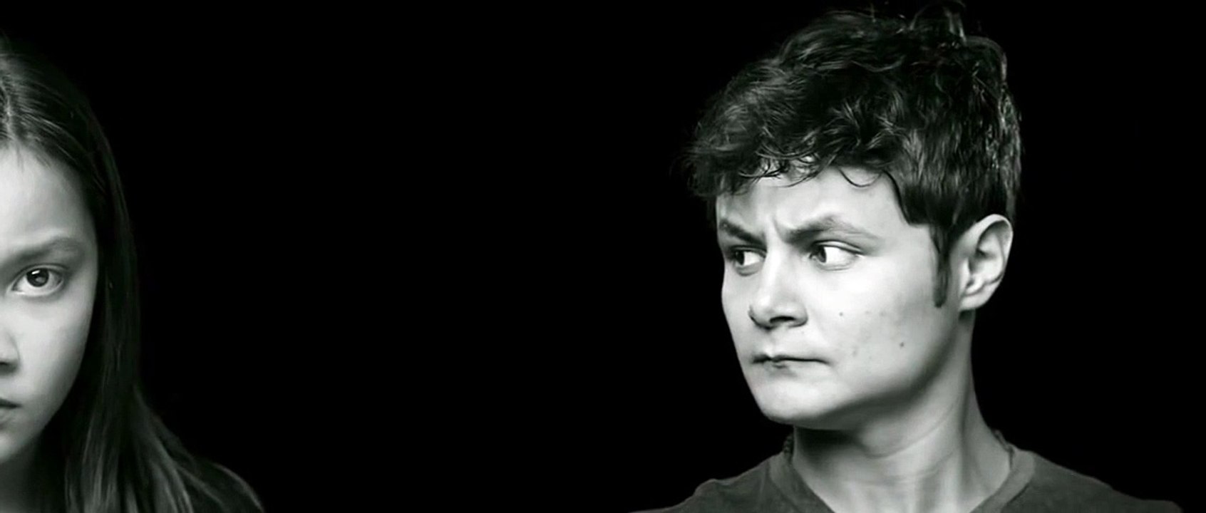 Visitors Bande-annonce VO