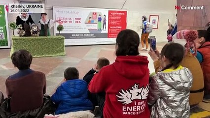 Marionetas en la estación de metro de Járkov