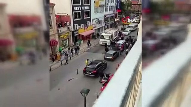 Antalya'da yol verme kavgasında tekme ve yumruklar havada uçtu