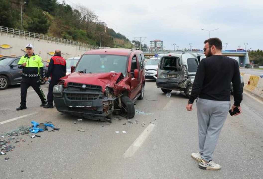 İki hafif ticari aracın çarpışması sonucu bir kişi yaralandı