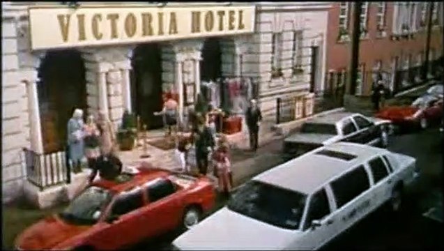 Coup de peigne Bande-annonce VF