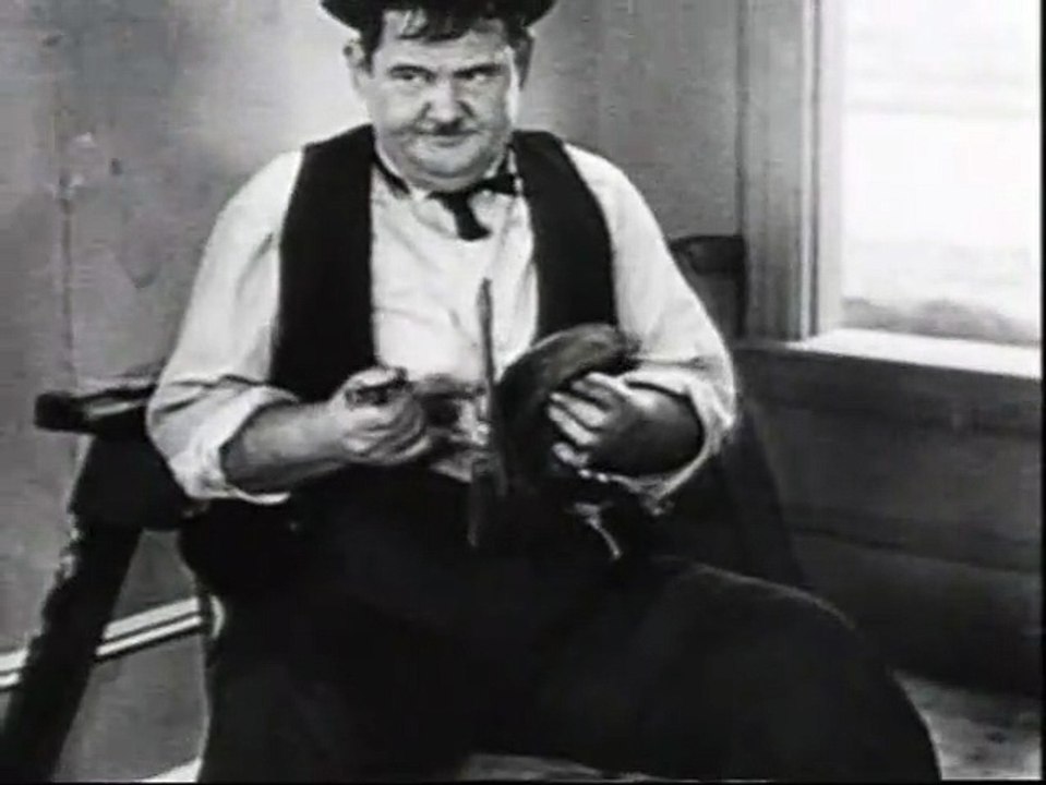 Laurel et Hardy constructeurs Extrait vidéo VF