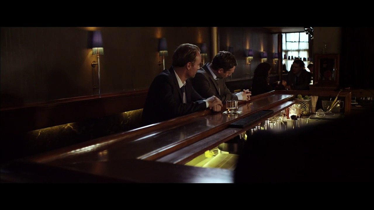 'Pour ton anniversaire' : Conversation au bar