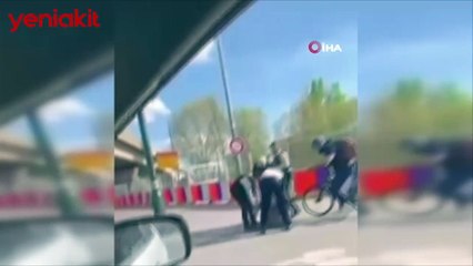 Avrupa'nın göbeğinde başörtülüleri tekme tokat dövdüler!