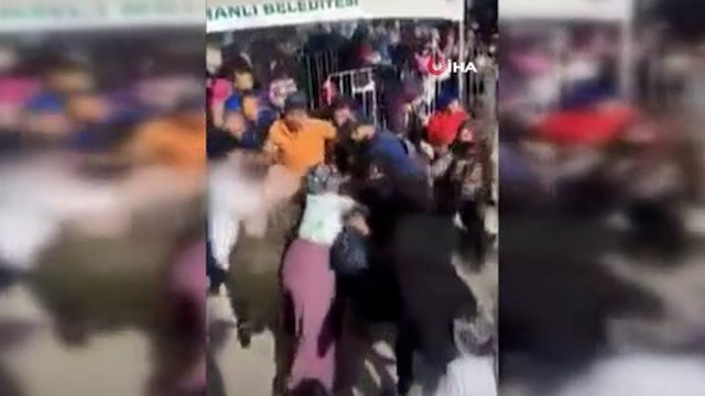 Hatay'da kadınlar sıra için saç saça baş başa kavga etti