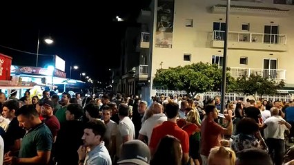 Vuelven las verbenas a Canarias: captan una plaza abarrotada en el primer baile postpandemia
