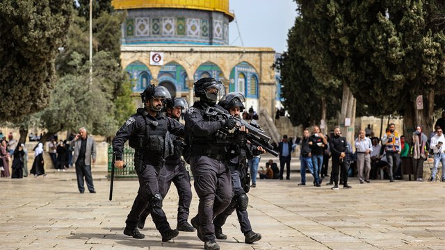 باقتحام جديد من المستوطنين للأقصى.. تصاعد احتمالات التوتر في المشهد الفلسطيني