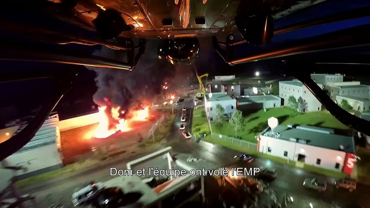 Fast & Furious 8 BONUS VO "La boule de démolition"