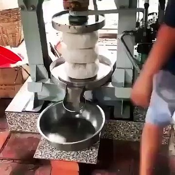 Как добывают кокосовое молоко