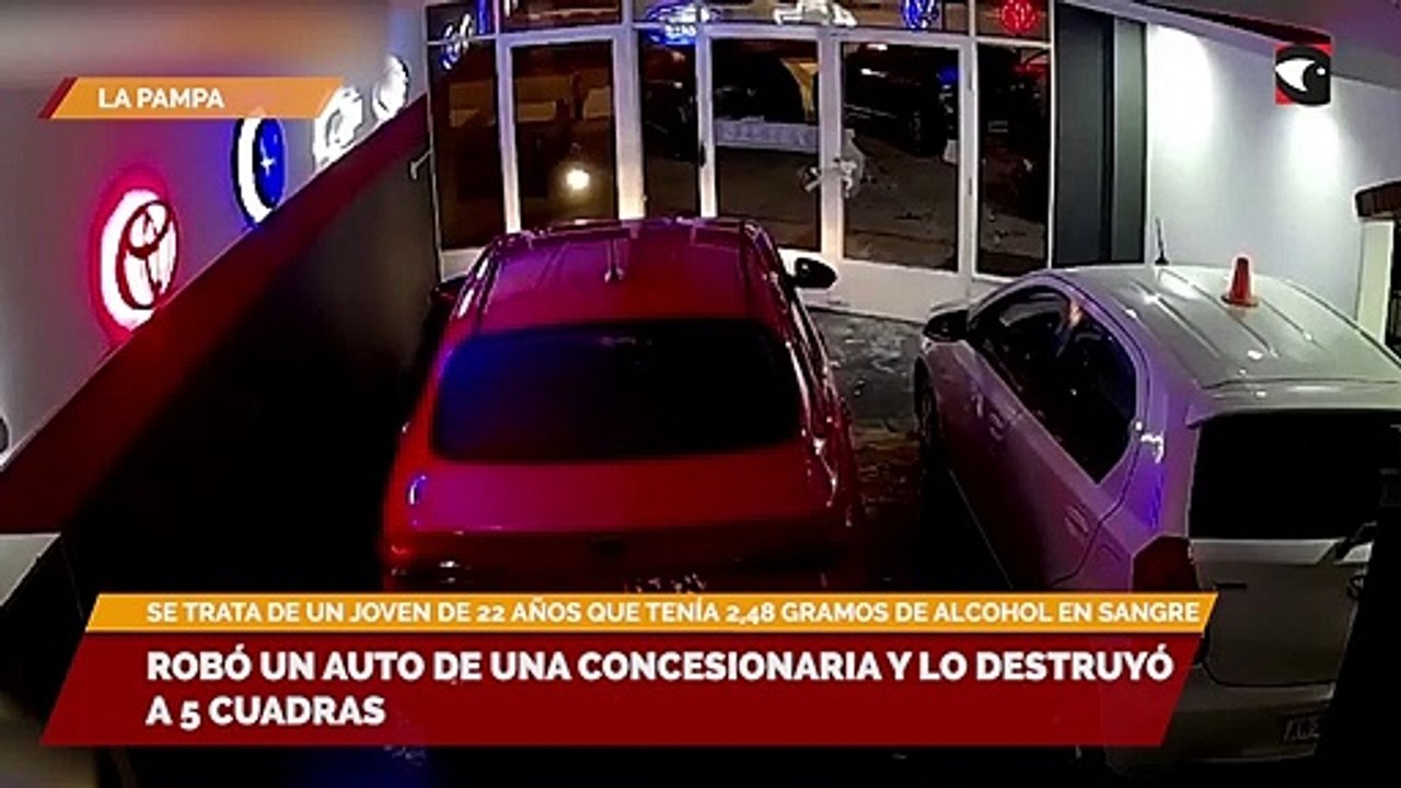 Robó un auto de una concesionaria y lo destruyó a 5 cuadras