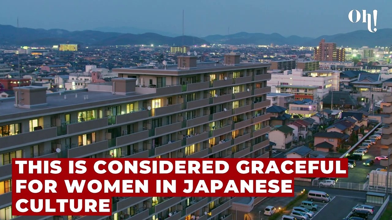 The strange reason why people cover their mouths when they laugh