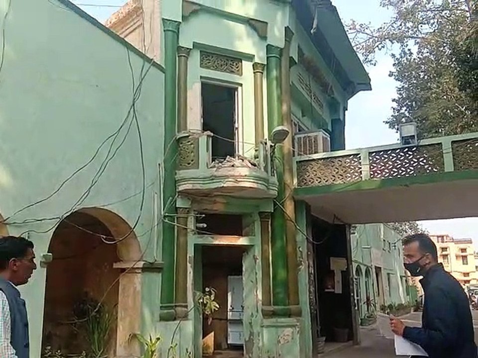 आग बुझाने के लिए दमकल का फूला दम
