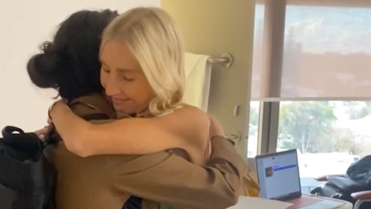 Woman Who Had Deadly Illness Surprises Best Friend | Happily TV