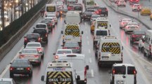 İstanbul güne yağmurla uyandı, trafik yüzde 65'e ulaştı