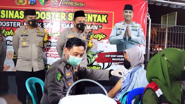 Dorong Percepatan Vaksinasi Polresta Sidoarjo Sediakan 600 Vaksin Booster Ke Desa Tarik dan Warga Parengan Krian Serbu Gerai Vaksinasi Booster di Polresta Sidoarjo