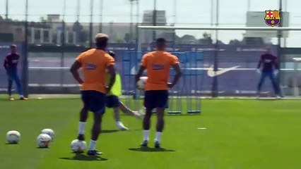 Gavi, un maestro en el lanzamiento de faltas / FCB