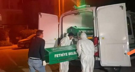 Ev arkadaşını başına çekiçle vurarak öldürdü