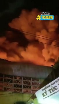 Cháy kho hàng gần ký túc xá lúc nửa đêm, nhiều sinh viên sơ tán