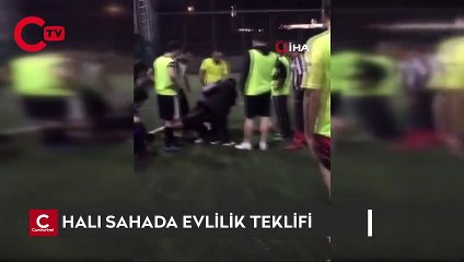 Halı sahada evlilik teklifi
