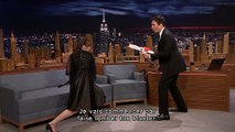 Felicity Jones donne une leçon de kung-fu à Jimmy Fallon !