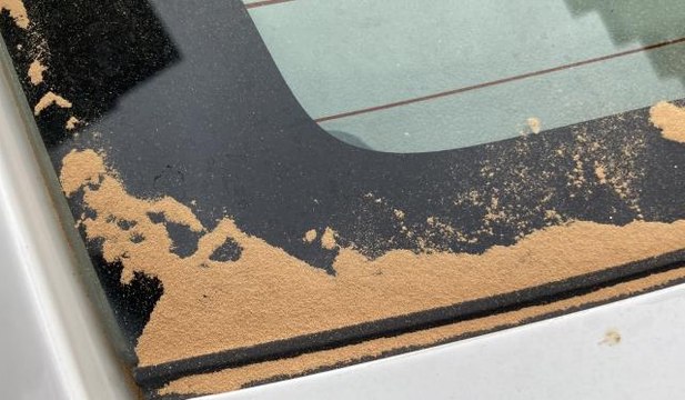 Çöl tozu Mersin'e ulaştı, araçların üzeri dikkat çekti