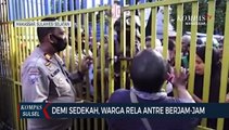 Warga Makassar Rela Antre Berjam Jam Demi Dapatkan Sedekah