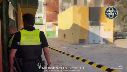 Скачать видео: Incendio de un transformador eléctrico en el Polígono Sur de Sevilla