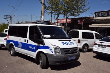 İŞ YERİ ÖNÜNE BIRAKILAN ŞÜPHELİ VALİZDEN 7 KİLO ESRAR ÇIKTI