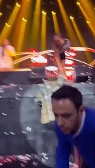 Maiara e Fernando Zor se beijam em público após reconciliação