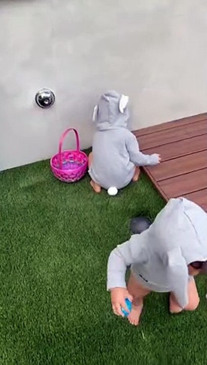 M. Pokora a filmé ses fils Kenna et Isaiah déguisés en lapins pour Pâques. Le 17 avril 2022.