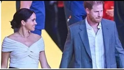 Meghan Markle et le prince Harry font fondre l'arène alors que la foule éclate à leur arrivée