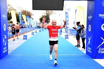 73 yaşındaki demir adam, 24 saatte 2 birincilik aldı