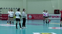 Kadın milli hentbolcular, Sırbistan ve İsveç maçlarında galibiyet hedefliyor