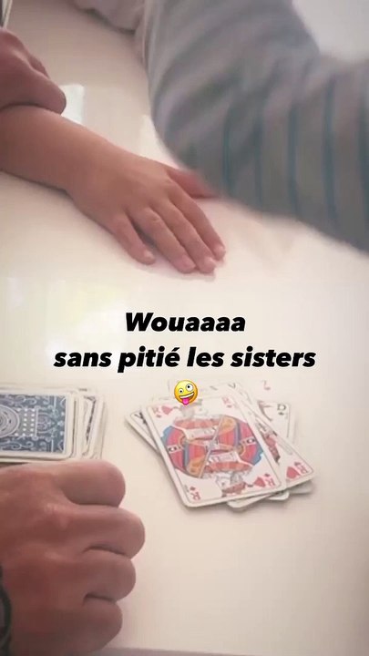 Amel Bent a publié une vidéo de son mari Patrick Antonelli jouant avec leurs deux filles Sofia et Hana, le 18 avril 2022.