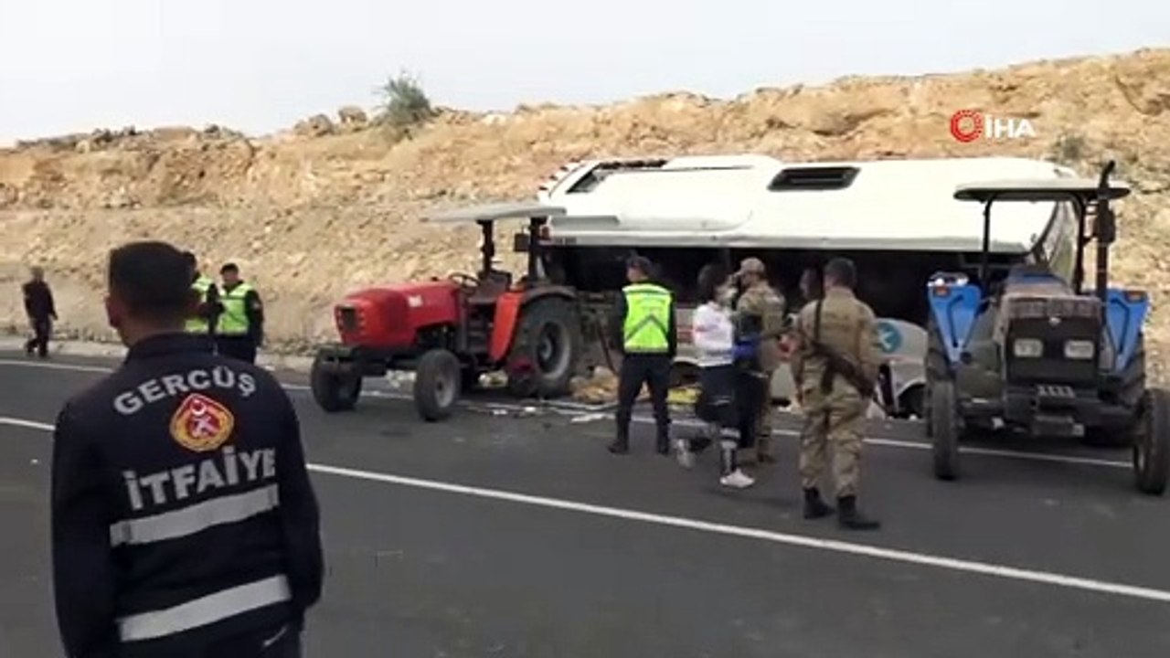 Batman’da feci kaza! Yoldan çıkan midibüs takla atıp savruldu, ölü ve yaralılar var