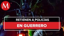 Civiles retienen a 40 policías estatales por presunto abuso de autoridad