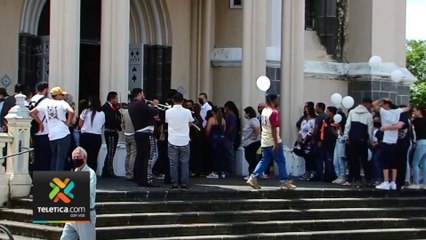 tn7-despedida-joven-quema-judas-180422