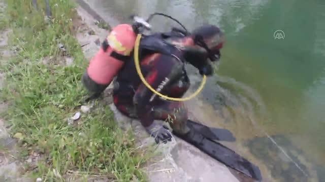 Sulama kanalına devrilen otomobildeki 2 kişi yaralandı