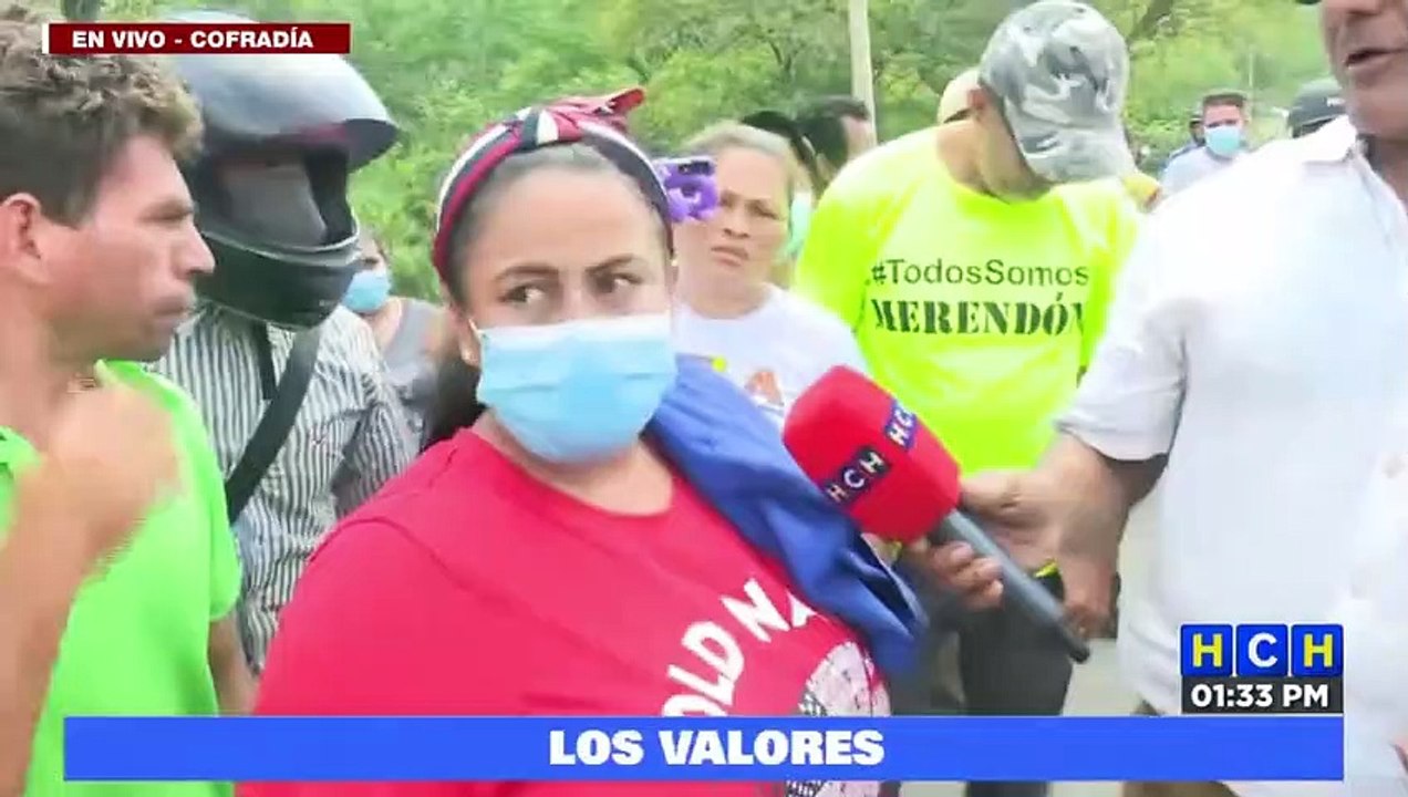 ¡Pacíficamente, antimotines desalojan toma de carretera en Cofradía, Cortés!
