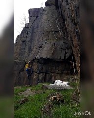 Guy Free Solo's a Rock Climbing Route