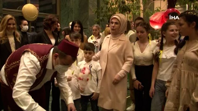 Emine Erdoğan, Ukraynalı savaş mağduru çocukları misafir etti