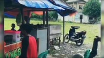 lucu, lihat tingkah emak emak berikut
