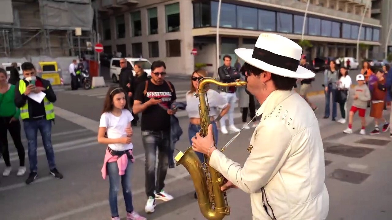 ABCDEFU - Street Sax Cover by Daniele Vitale