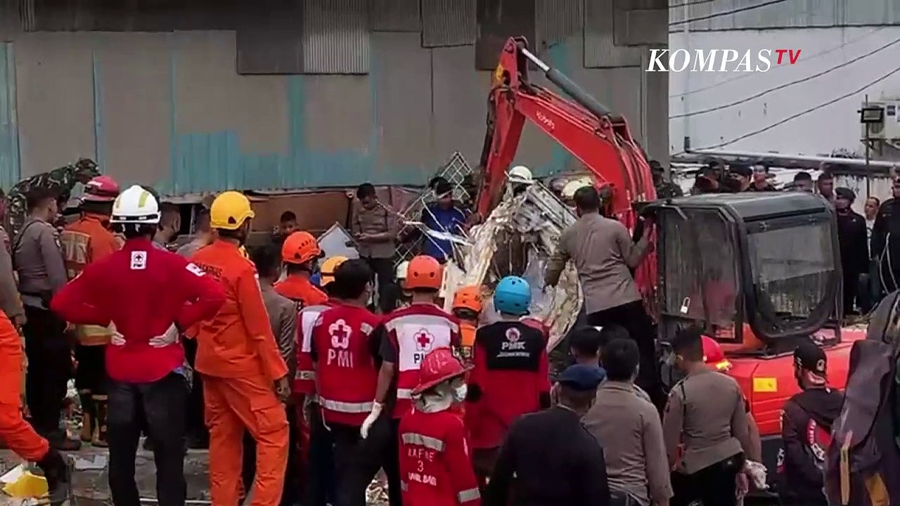 Detik-detik Evakuasi Korban Terakhir Minimarket Ambruk di Gambut Kalsel