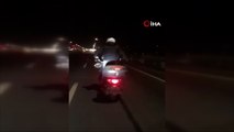 E-5’te motosiklet sürücüsünün ölümle dansı kamerada