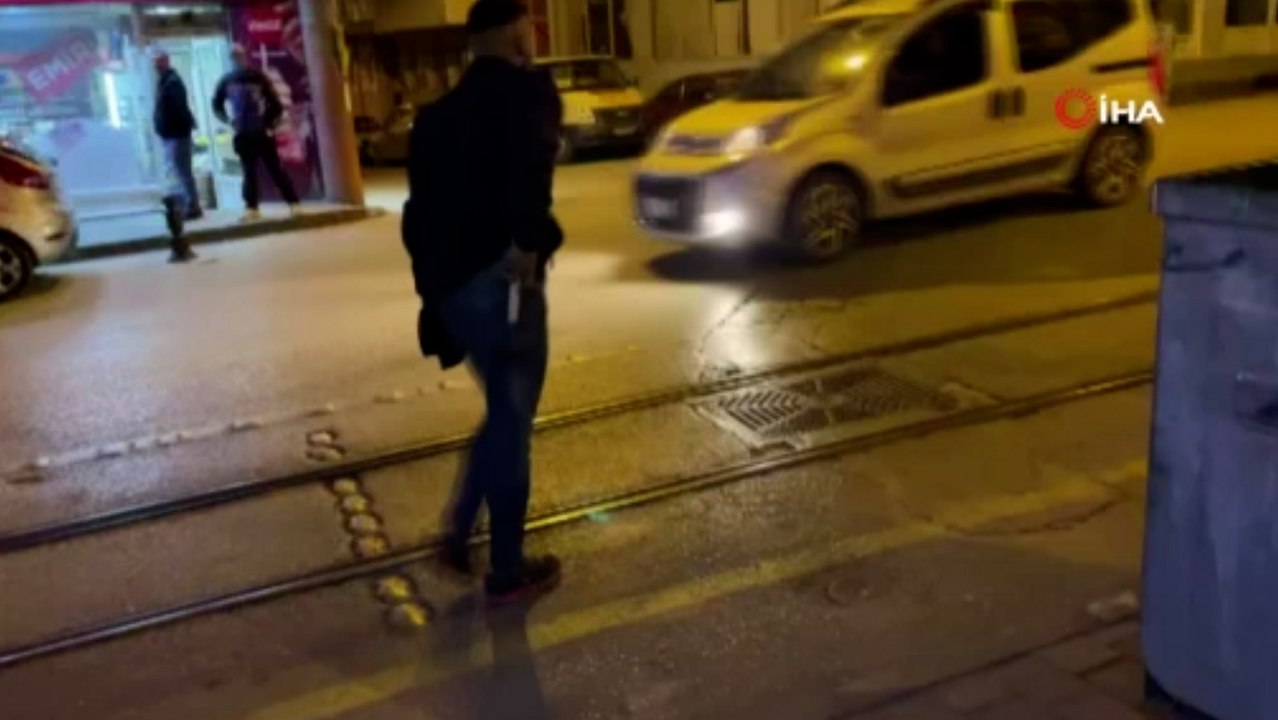 Cadde ortasında bıçaklı kavga